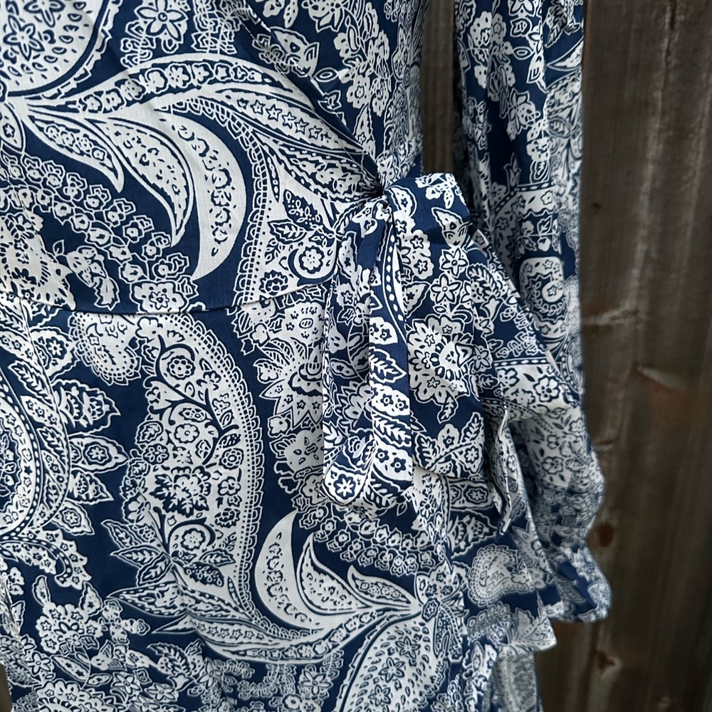 Elegant Blue Paisley Wrap Dress - Picture 2 of 9